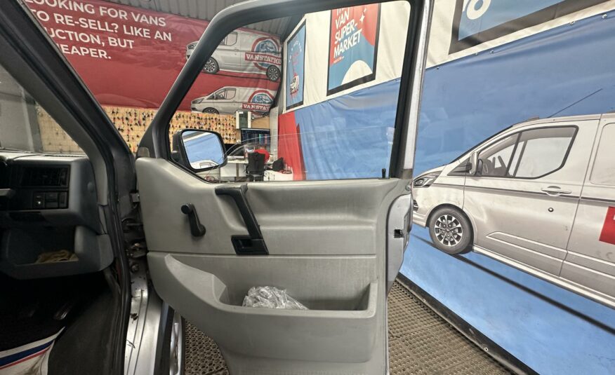 VOLKSWAGEN TRANSPORTER CARAVELLE