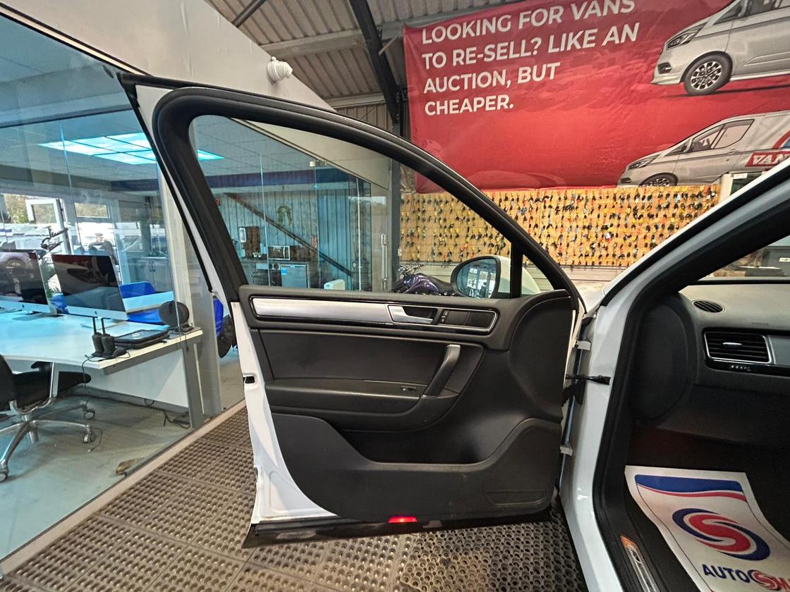 2015 Volkswagen Touareg – Model: Touareg V6 R-Line TDI BlueMotion Technology Auto – HG65FWO