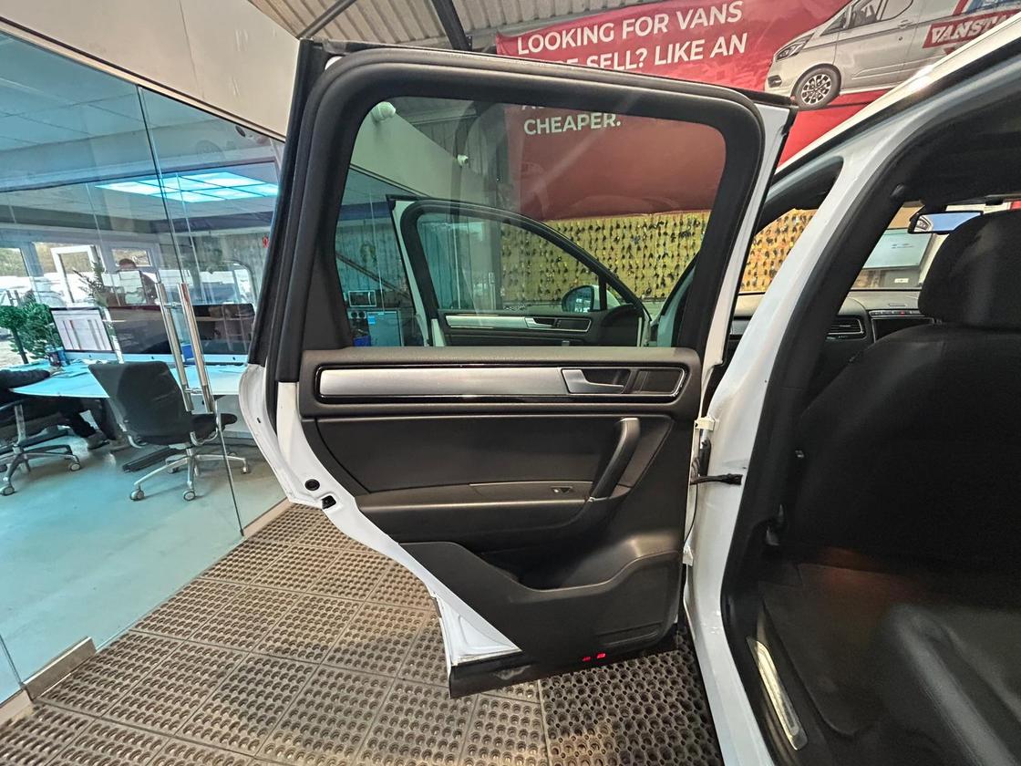 2015 Volkswagen Touareg – Model: Touareg V6 R-Line TDI BlueMotion Technology Auto – HG65FWO