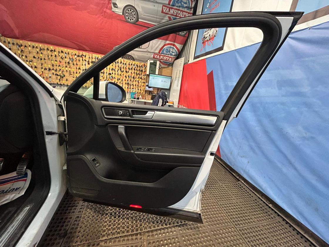 2015 Volkswagen Touareg – Model: Touareg V6 R-Line TDI BlueMotion Technology Auto – HG65FWO