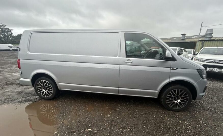 2017 Volkswagen Transporter Transporter T30 Highline TDI BlueMotion Technology – LT67NPE