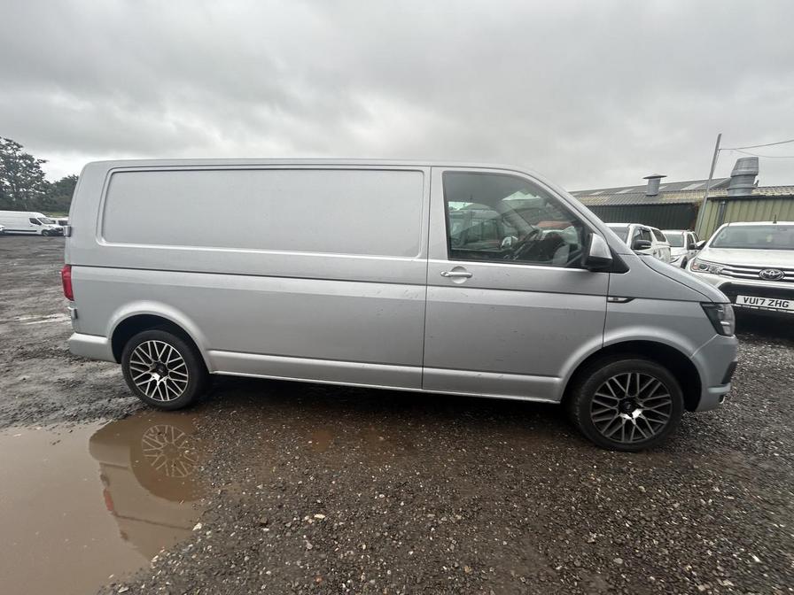 2017 Volkswagen Transporter Transporter T30 Highline TDI BlueMotion Technology – LT67NPE