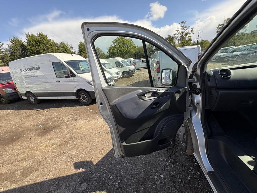 2016 Vauxhall Vivaro Combi Vivaro Combi CDTi S/S – DY66UXW