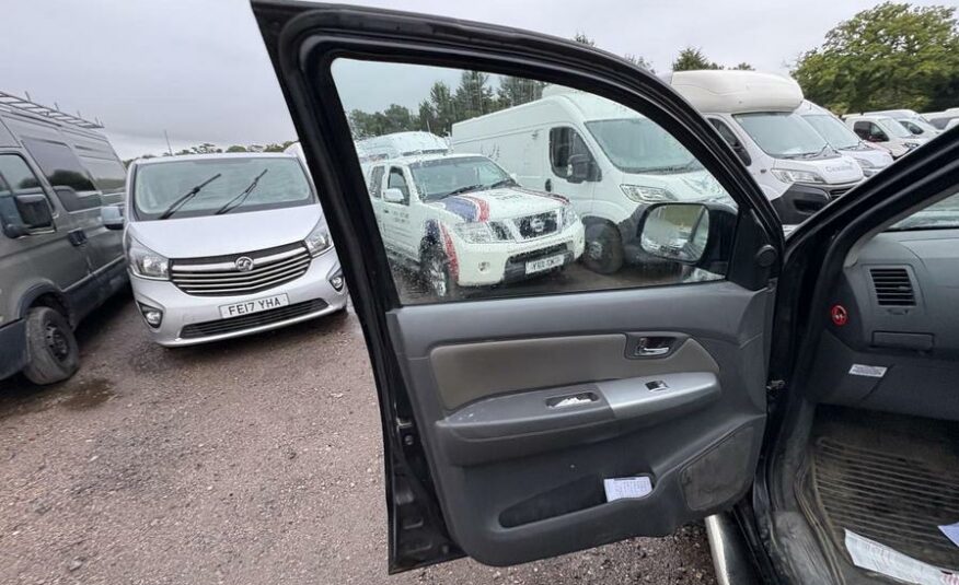 2013 Toyota Hilux HI-Luxury Invincible D-4D 4×4 Double Cab Auto – DV13SFZ