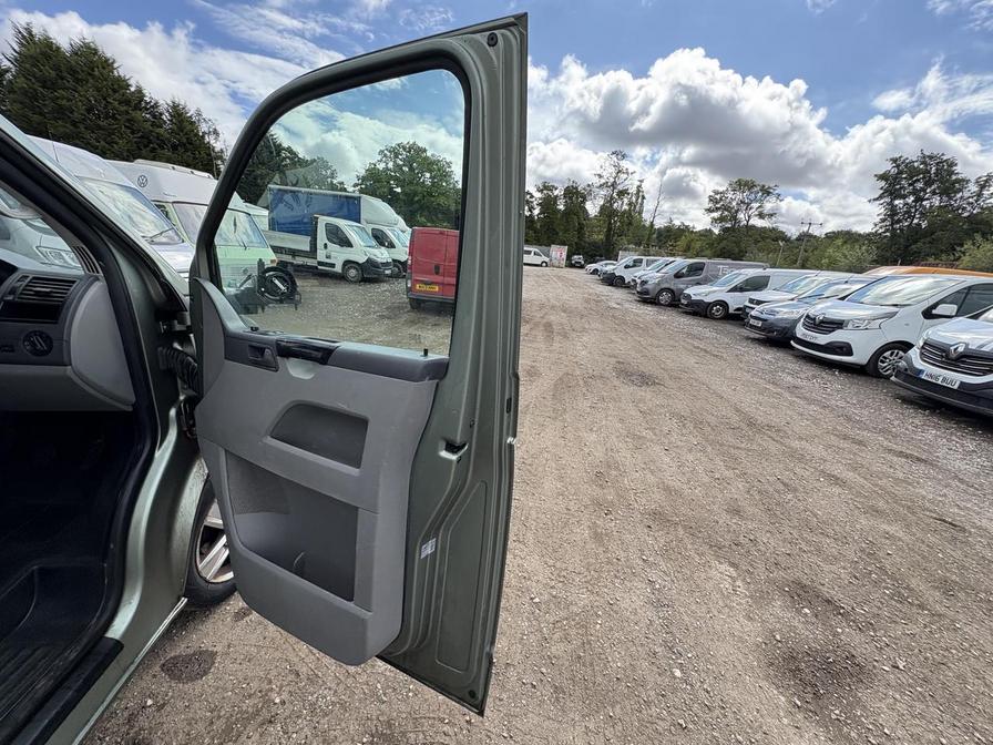 2009 Volkswagen Transporter Transporter Shuttle SE 174 LWB – WX09JHF