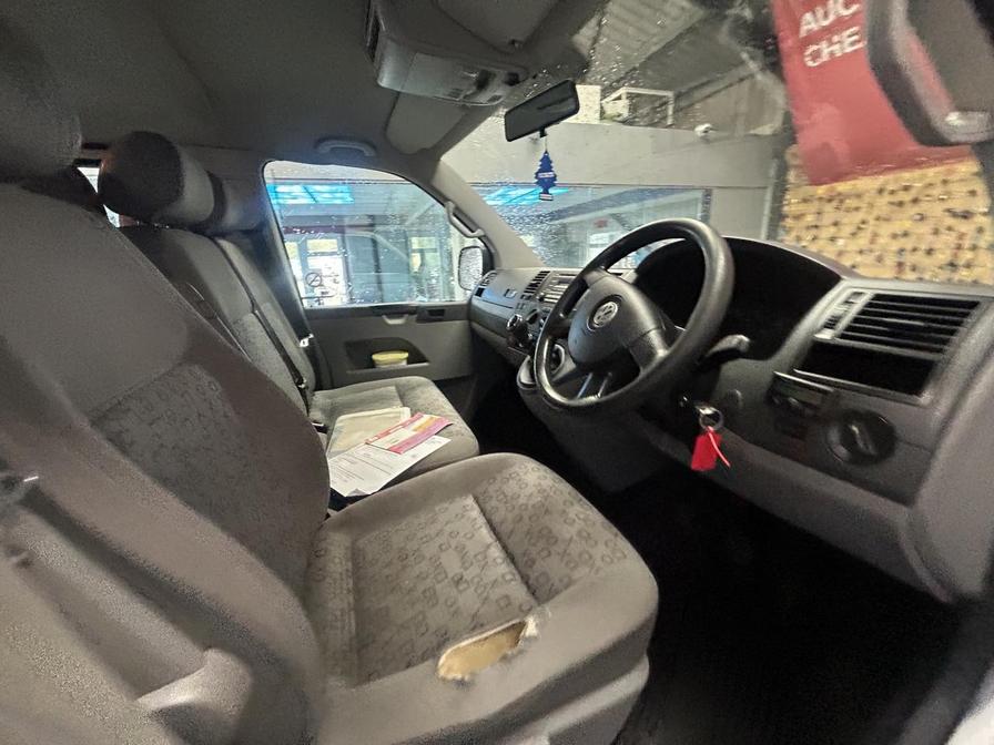2009 Volkswagen Transporter Transporter Shuttle SE130 SWB – KX59CVL