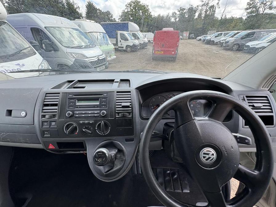 2009 Volkswagen Transporter Transporter Shuttle SE 174 LWB – WX09JHF