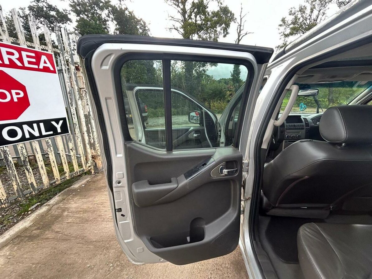 2009 Nissan Navara – Model: Navara Aventura Double Cab dCi Auto – YT09UDP