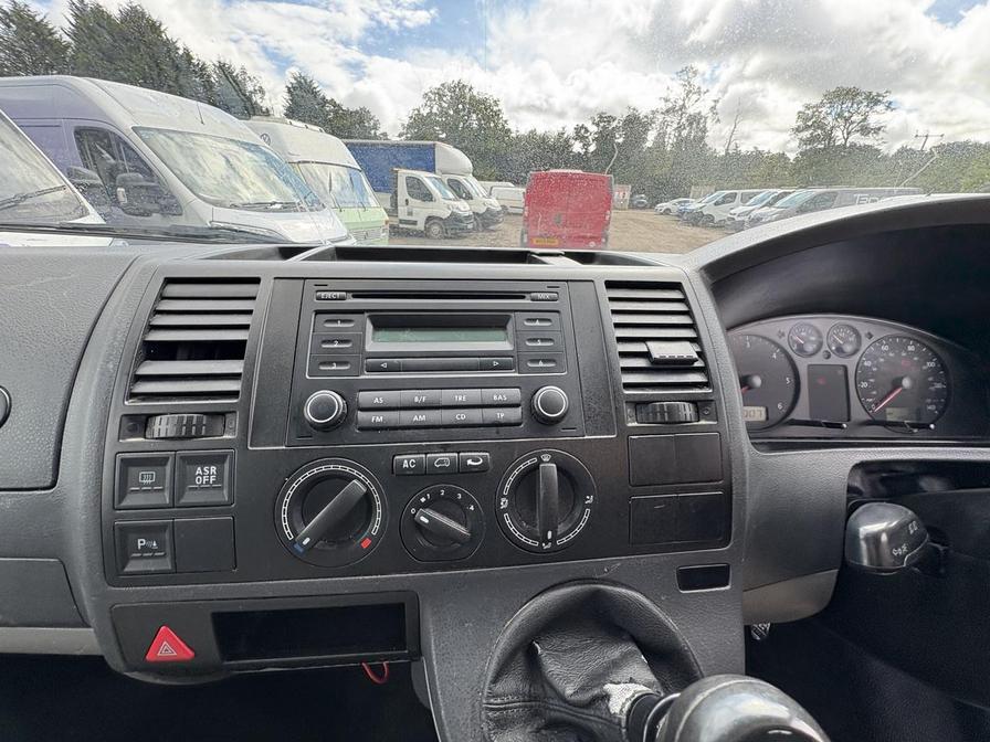 2009 Volkswagen Transporter Transporter Shuttle SE 174 LWB – WX09JHF