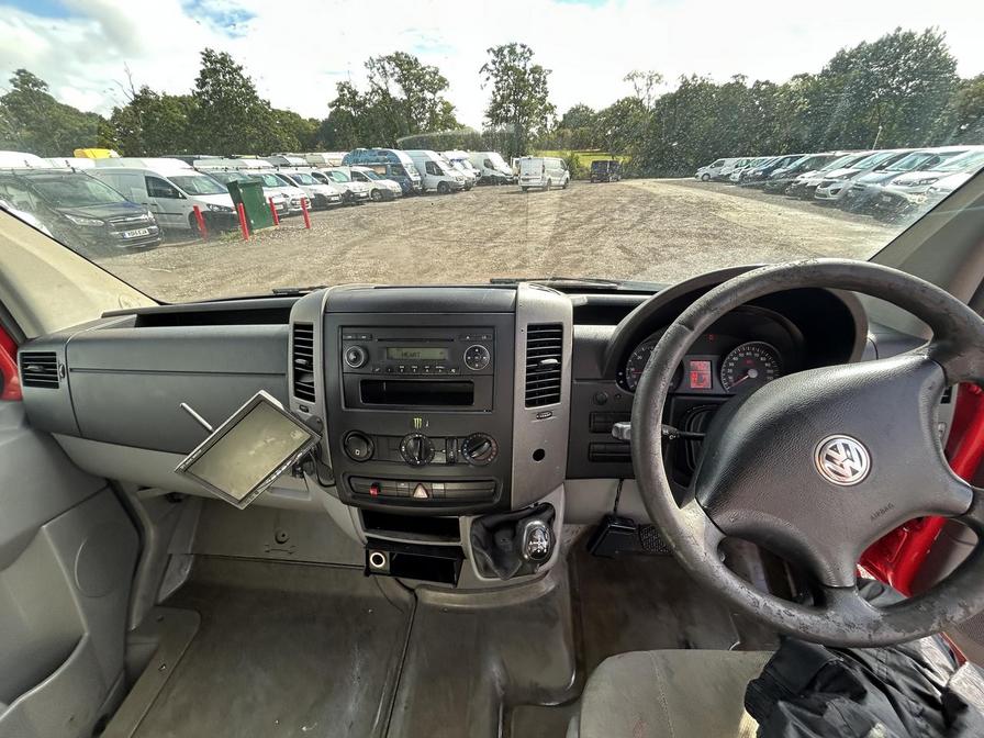 2009 Volkswagen Crafter Crafter CR35 109 MWB Semi-Auto – NG09YCT/DR06DAK
