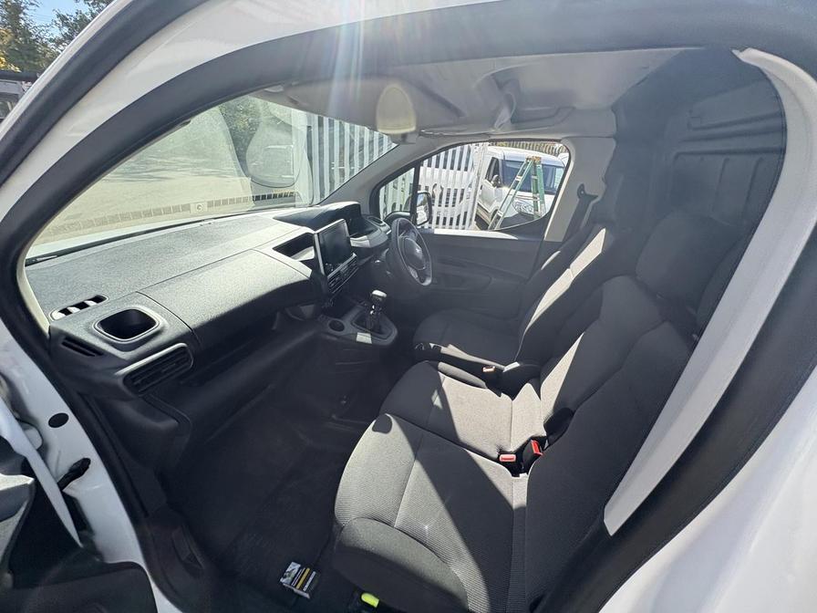 2022 Peugeot Partner Partner Professional Premium Blue HDi – WP22PLN