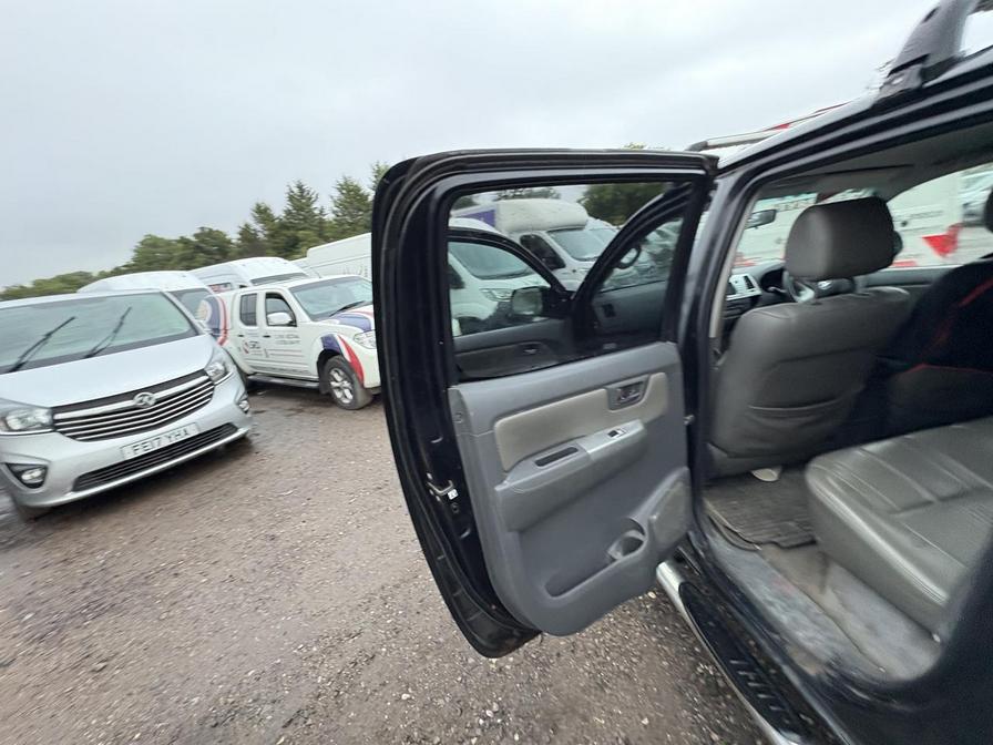2013 Toyota Hilux HI-Luxury Invincible D-4D 4×4 Double Cab Auto – DV13SFZ
