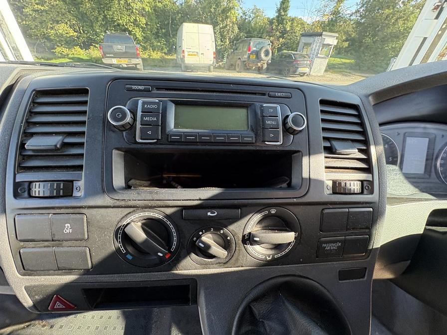 2011 Volkswagen Transporter Transporter T28 102 TDI SWB – AU61PBZ
