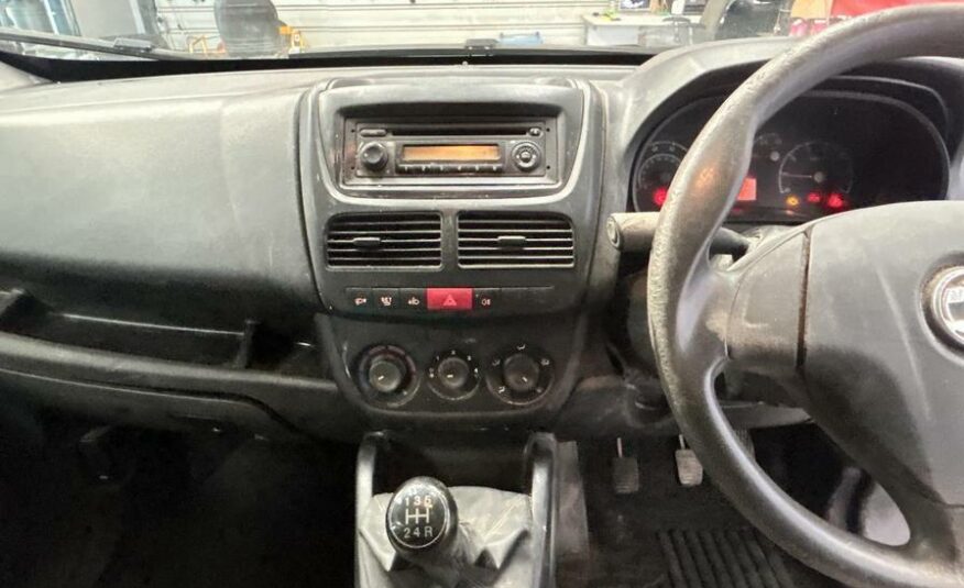 2018 Vauxhall Combo Combo 2300 CDTi – SA18RXS