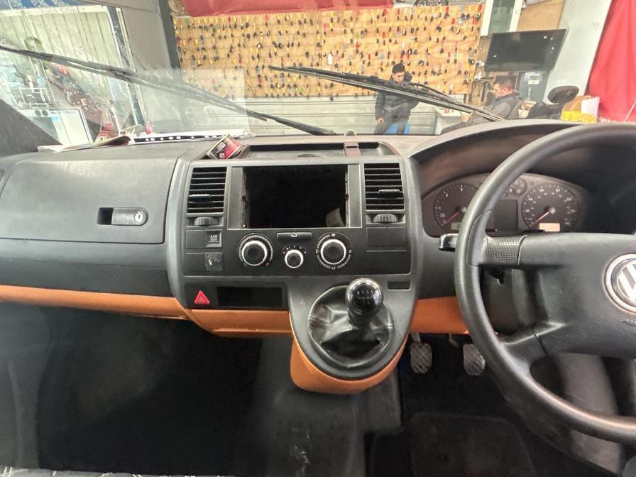 2007 Volkswagen Transporter Transporter T30 102 TDI LWB – RJ07YDT