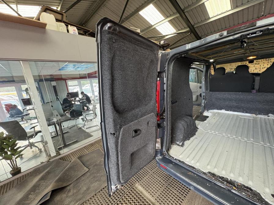 2014 Renault Trafic Trafic SL27 Sport DCI – GF14OUX