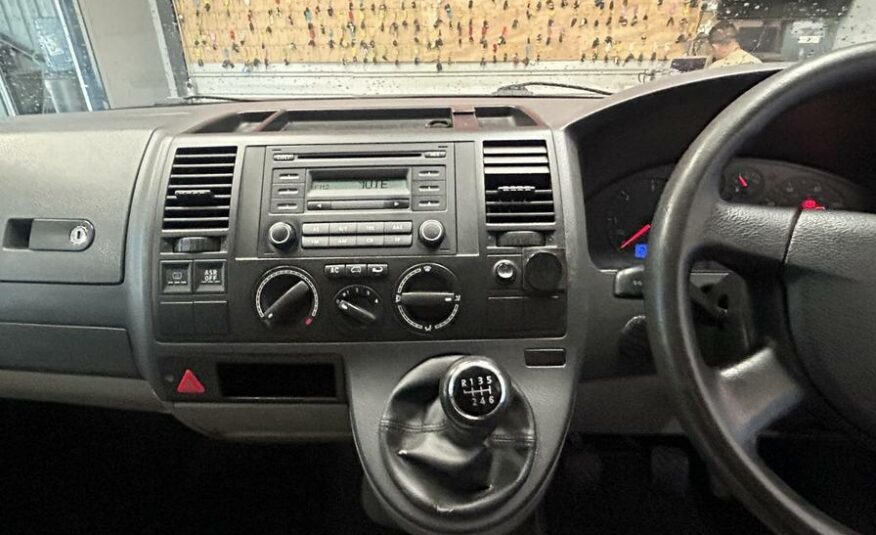 2009 Volkswagen Transporter Transporter Shuttle SE130 SWB – KX59CVL
