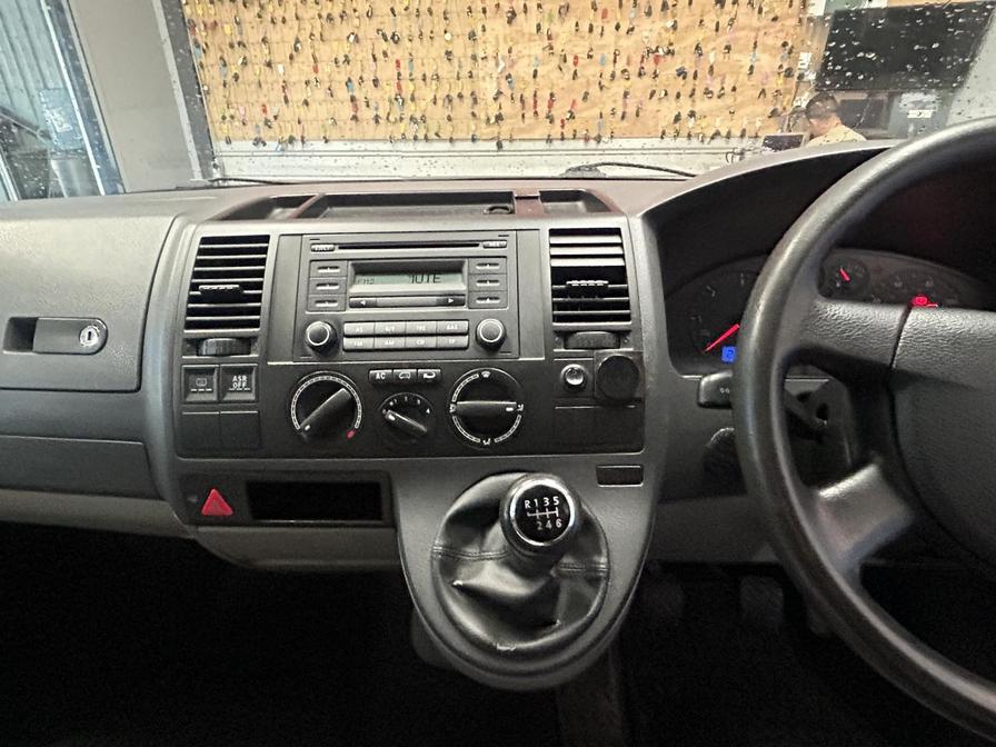 2009 Volkswagen Transporter Transporter Shuttle SE130 SWB – KX59CVL