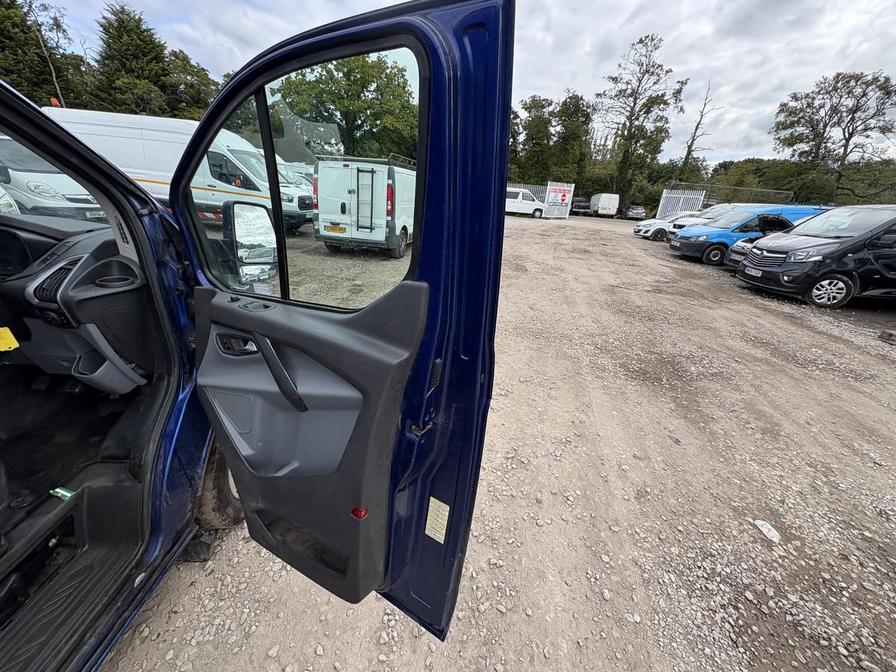 2016 Ford Transit Custom Transit Custom 270 Limited E-Tech – LM16FNT