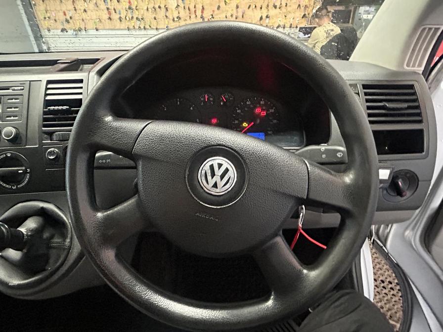 2009 Volkswagen Transporter Transporter Shuttle SE130 SWB – KX59CVL