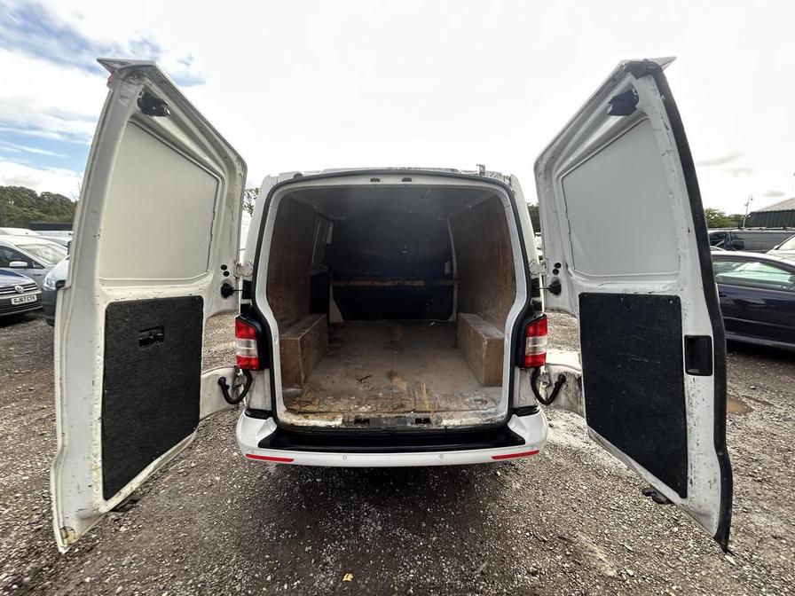 2015 Volkswagen Transporter Transporter T30 Highline 140 TDI SWB Auto – LM15NLD