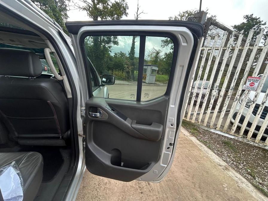 2009 Nissan Navara Navara Aventura Double Cab dCi Auto – YT09UDP