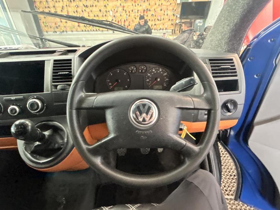 2007 Volkswagen Transporter Transporter T30 102 TDI LWB – RJ07YDT