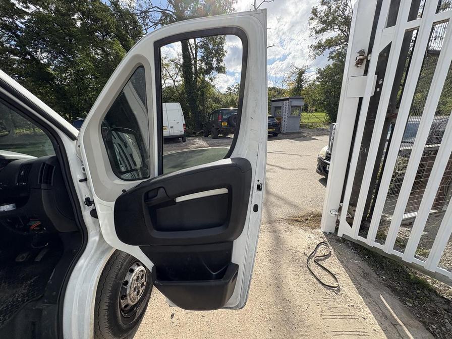 2020 Peugeot Boxer Boxer 335 Professional L2H2 Blue HDi – MT70RBY