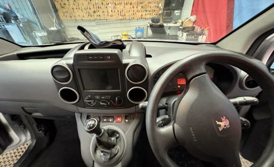 2017 Peugeot Partner Partner Professional L1 Blue HDi – EK17YCO