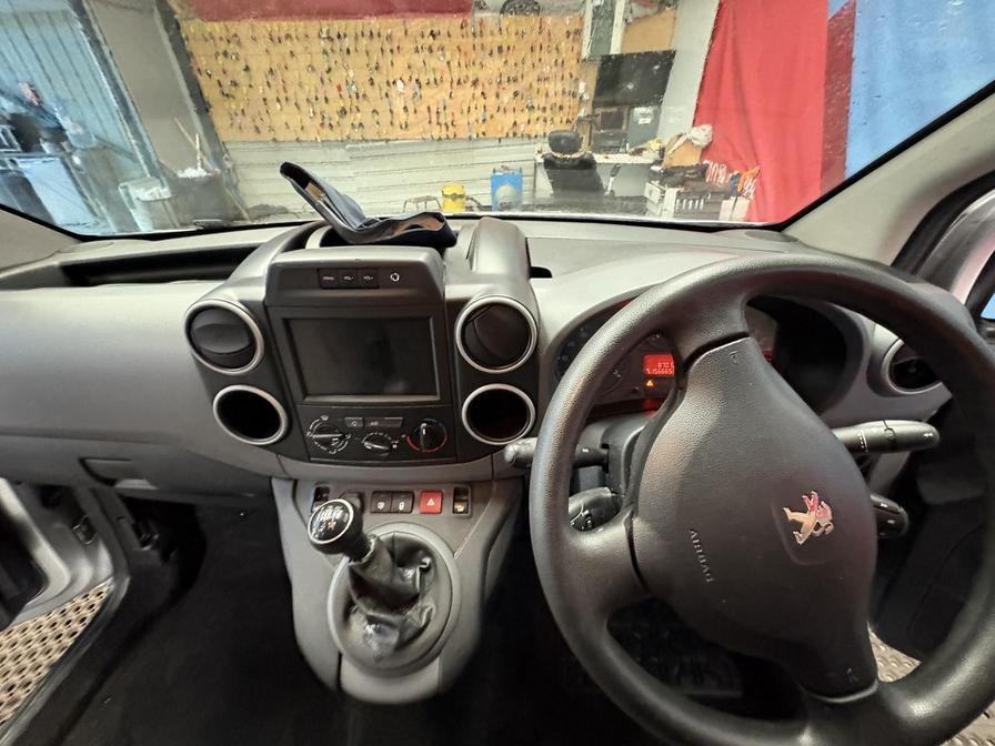 2017 Peugeot Partner Partner Professional L1 Blue HDi – EK17YCO