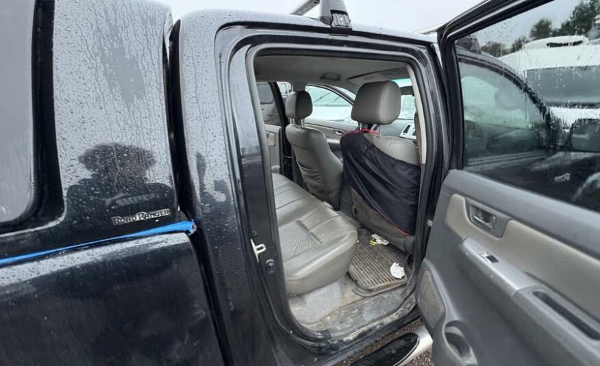 2013 Toyota Hilux HI-Luxury Invincible D-4D 4×4 Double Cab Auto – DV13SFZ