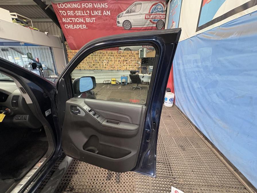 2014 Nissan Navara Navara Outlaw dCi Auto – DS64OYX