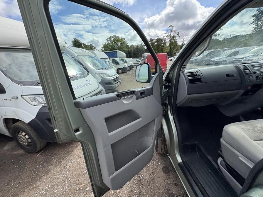 2009 Volkswagen Transporter Transporter Shuttle SE 174 LWB – WX09JHF
