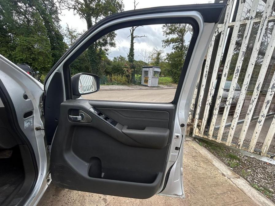 2009 Nissan Navara Navara Aventura Double Cab dCi Auto – YT09UDP