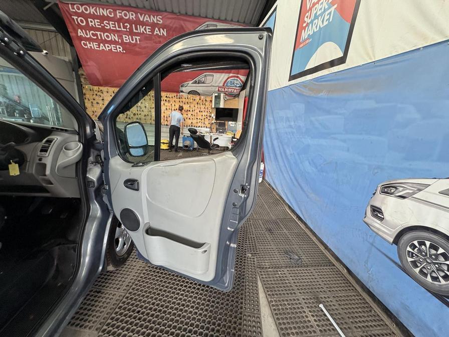 2014 Renault Trafic Trafic SL27 Sport DCI – GF14OUX