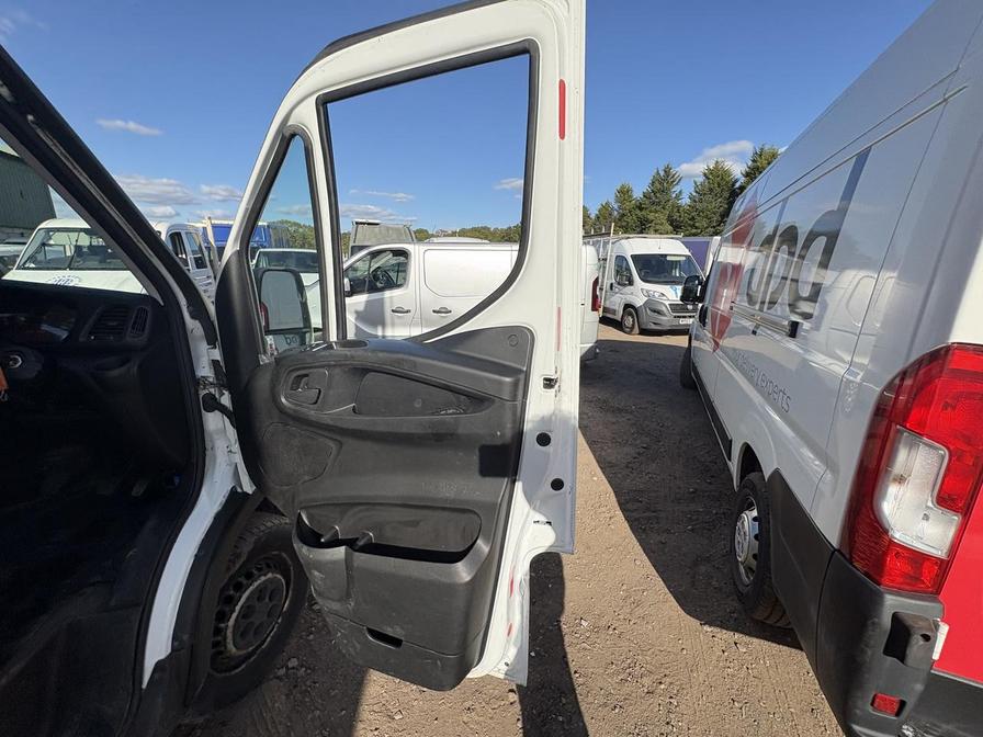 2015 Iveco Daily Daily 35S13 MWB – GM15MFU