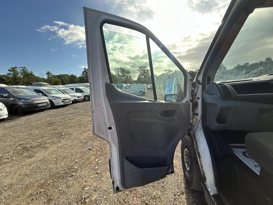 2015 Ford Transit Transit 350 – LM15YKP