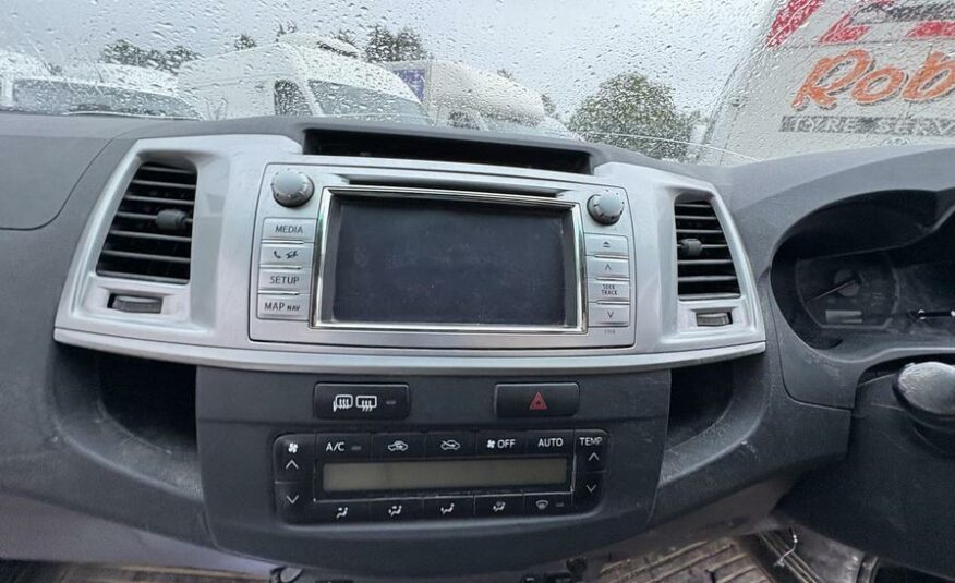 2013 Toyota Hilux HI-Luxury Invincible D-4D 4×4 Double Cab Auto – DV13SFZ