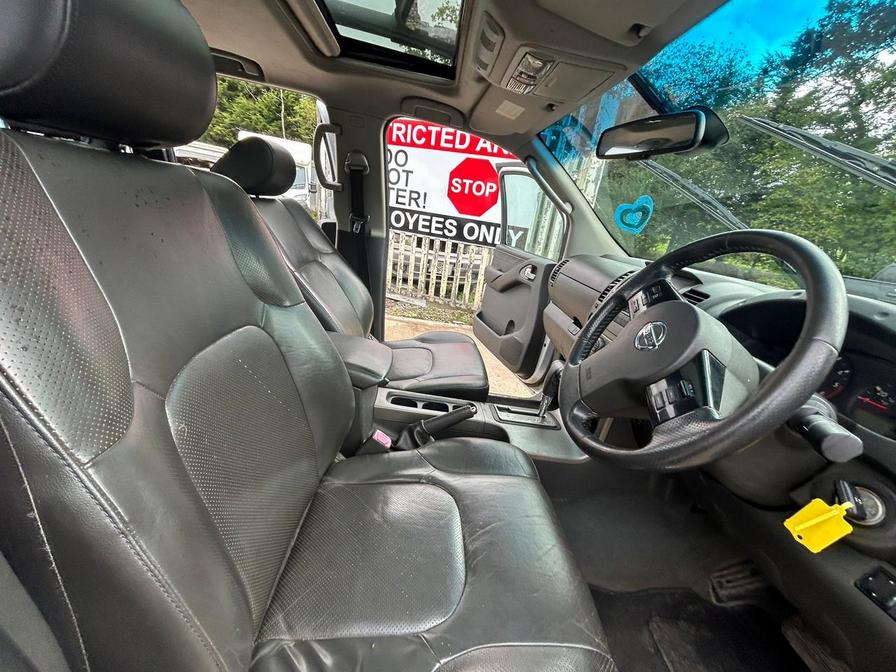 2009 Nissan Navara Navara Aventura Double Cab dCi Auto – YT09UDP