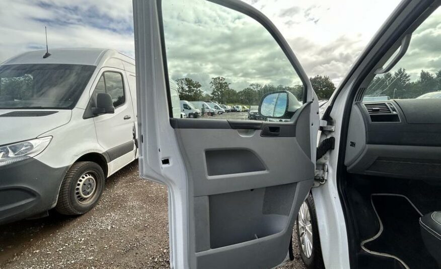 2015 Volkswagen Transporter Transporter T30 Highline 140 TDI SWB Auto – LM15NLD