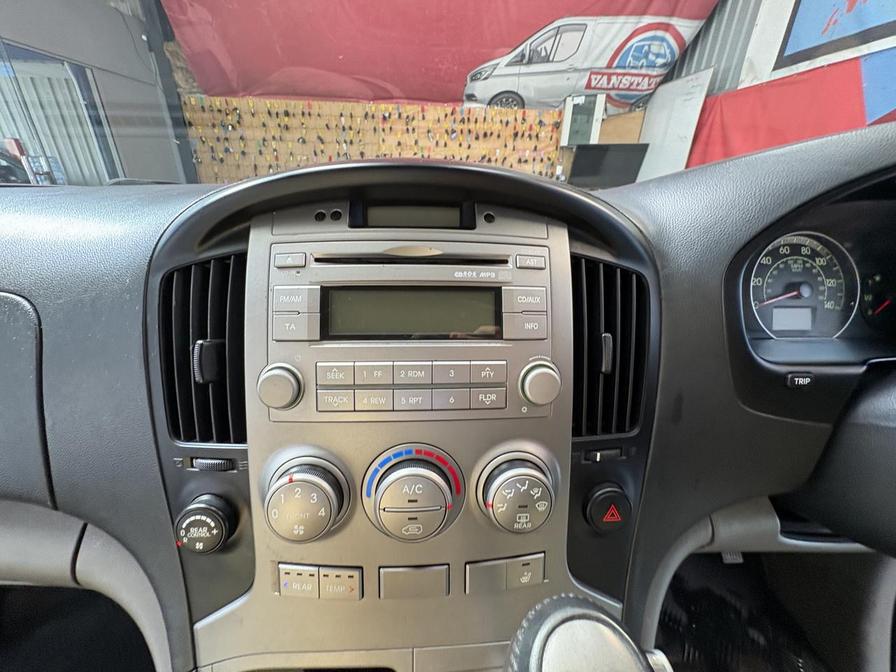 2012 Hyundai i800 i800 Style CRDi Auto – EJ12LVE