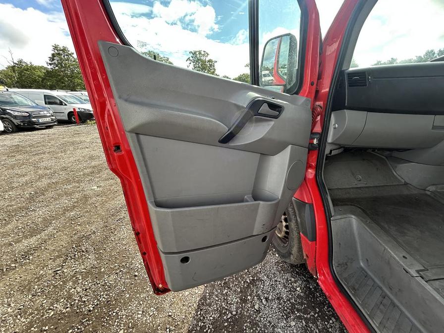 2009 Volkswagen Crafter Crafter CR35 109 MWB Semi-Auto – NG09YCT/DR06DAK