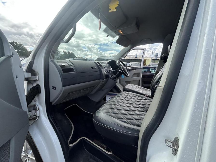 2015 Volkswagen Transporter Transporter T30 Highline 140 TDI SWB Auto – LM15NLD