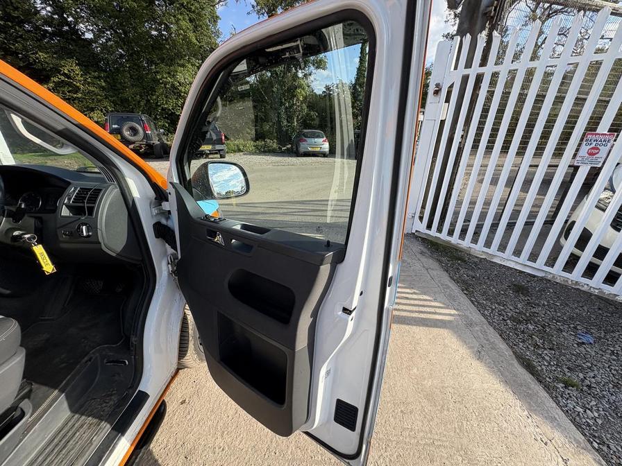 2012 Volkswagen Caravelle – Model: Caravelle Edition 25 TDI Semi-Auto – CA12FZJ