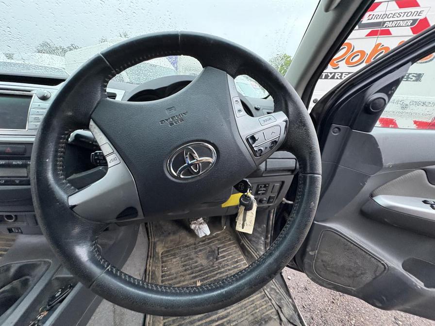 2013 Toyota Hilux HI-Luxury Invincible D-4D 4×4 Double Cab Auto – DV13SFZ
