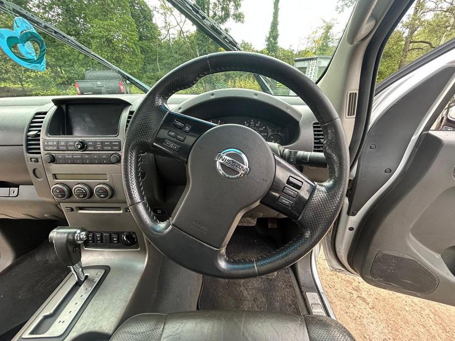 2009 Nissan Navara Navara Aventura Double Cab dCi Auto – YT09UDP