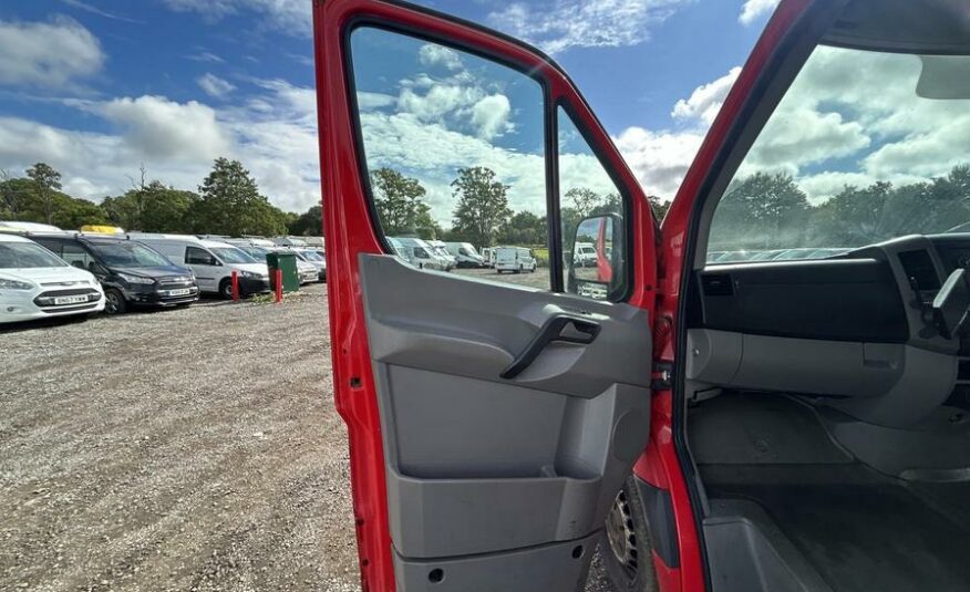 2009 Volkswagen Crafter Crafter CR35 109 MWB Semi-Auto – NG09YCT/DR06DAK
