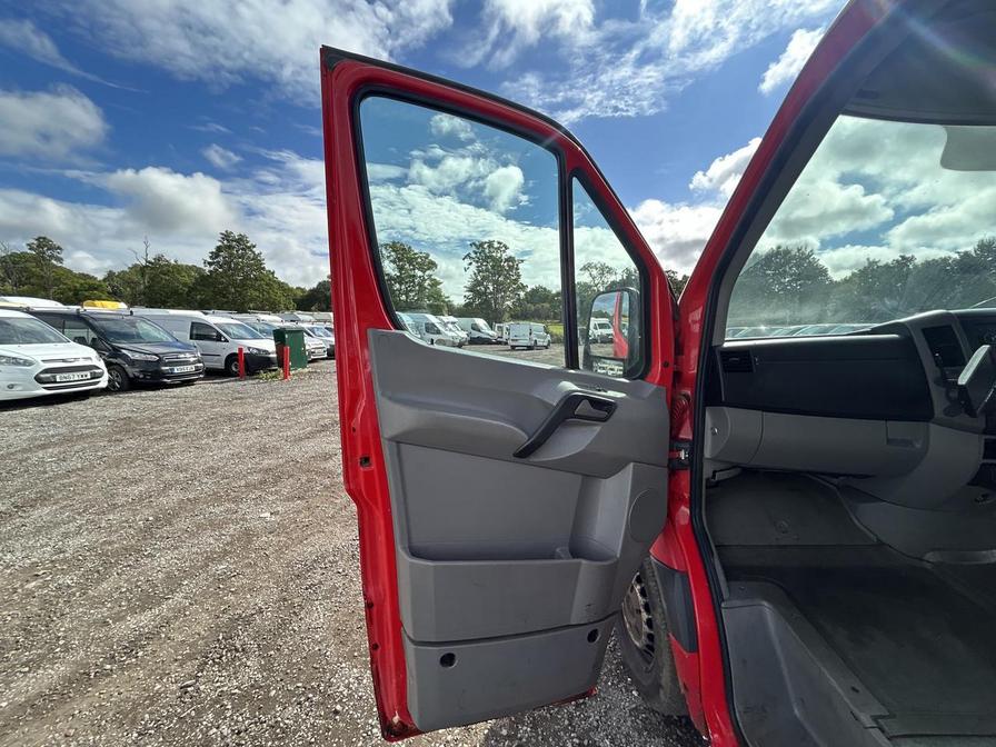 2009 Volkswagen Crafter Crafter CR35 109 MWB Semi-Auto – NG09YCT/DR06DAK