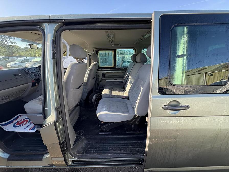 2009 Volkswagen Transporter Transporter Shuttle SE 174 LWB – WX09JHF