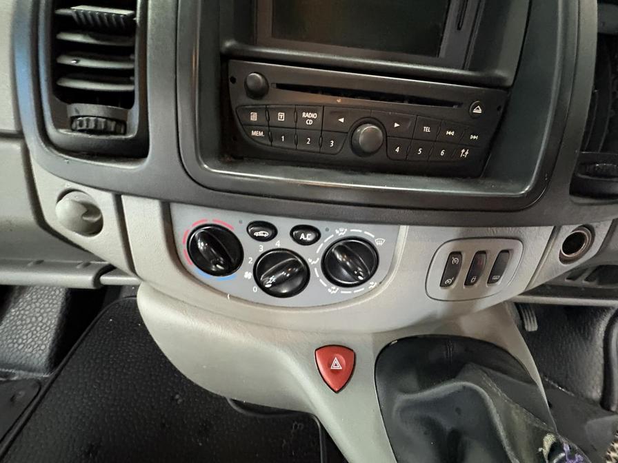 2014 Renault Trafic Trafic SL27 Sport DCI – GF14OUX